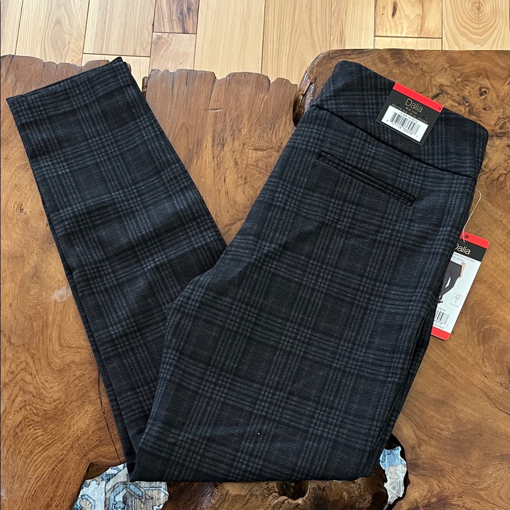 Dalia Womens Skinny Plaid Pants in Black and Gray